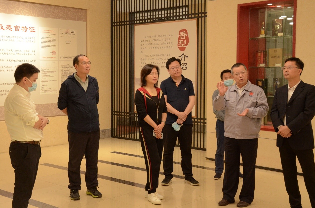 人社出版集團(tuán)董事、副總經(jīng)理黃衛(wèi)來至我司視察