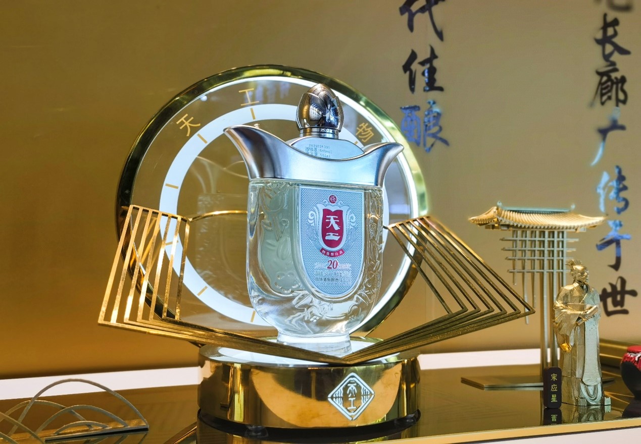 榮膺“華夏獎(jiǎng)”，四特以匠心鑄非凡，彰顯中國特香白酒標(biāo)桿力量
