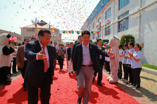 同發(fā)展，共超越，向更具成長力與戰(zhàn)斗力的行業(yè)領(lǐng)軍企業(yè)邁進(jìn)