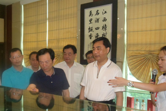 江西省委常委、紀(jì)委書記周澤民一行蒞臨四特酒公司參觀考察